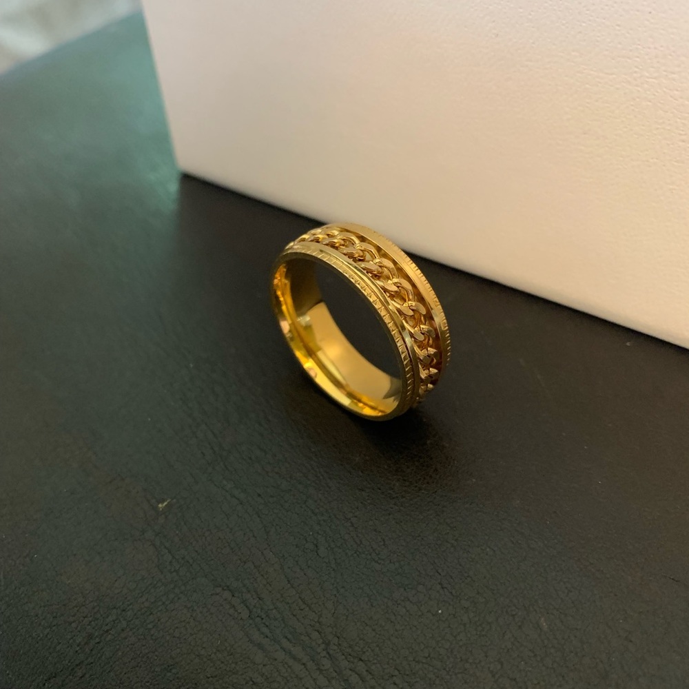 Fidget Spinner Ring. Mens size 12. Gold metal. NWOT.